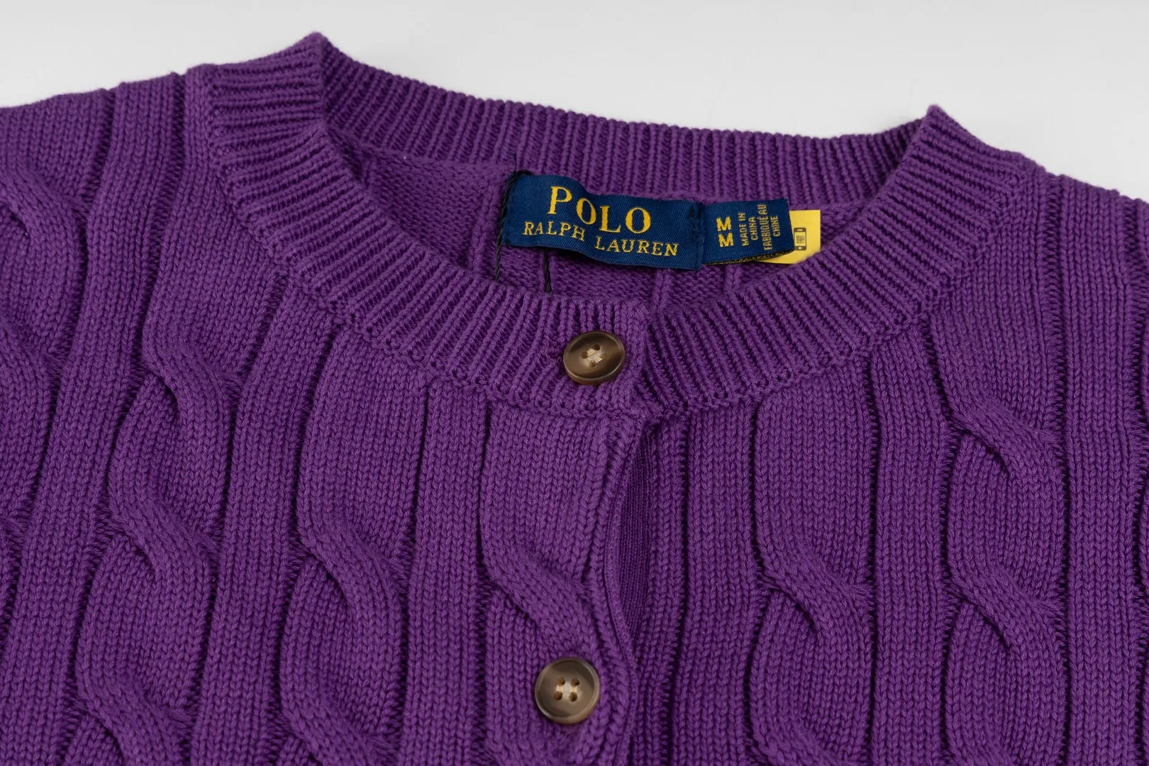 P230 #R93 RALPH LAUREN Ralph Lauren twelve colors classic small label embroidery logo seven-button knitted cable cardigan sweater women's top, high-density LOGO embroidery on the chest, original customization of tag accessories. Made of pure cotton yarn, pure cotton is skin-friendly and comfortable, small label war horse embroidered twist button cardigan sweater 🐎 high quality, follow the blogger to learn how to wear it! Let’s buy a Ralph Lauren cable sweater. It’s a super hard-to-find series after it became popular. It’s hard to find one on the official website. It’s simple and practical to wear, with a lazy and loose feel. The thickened fabric has more texture, feels soft and delicate, and has a loose fit. Whether worn alone or layered, you can wear different styles of fashion with just one piece!   Size: